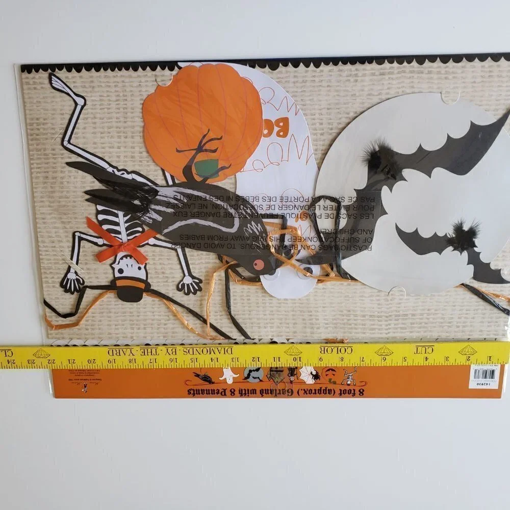 NWT - Meri Meri Halloween Paper Garland 8 ft. with 8 Pendants
